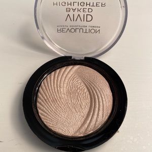 Revolution Vivid Baked Highlighter